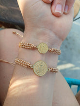 Cargar imagen en el visor de la galería, Pareja Pulsera San Benito Beige